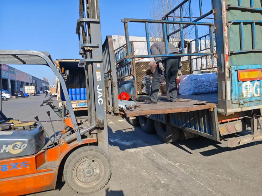 點(diǎn)擊查看詳細(xì)信息<br>標(biāo)題：發(fā)貨現(xiàn)場 閱讀次數(shù)：0