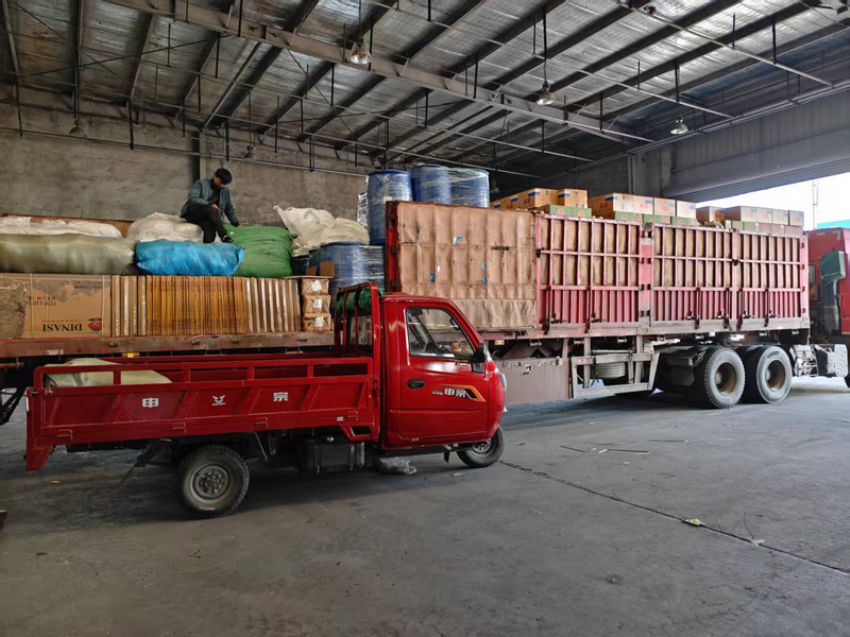 點(diǎn)擊查看詳細(xì)信息<br>標(biāo)題：發(fā)貨現(xiàn)場(chǎng) 閱讀次數(shù)：0