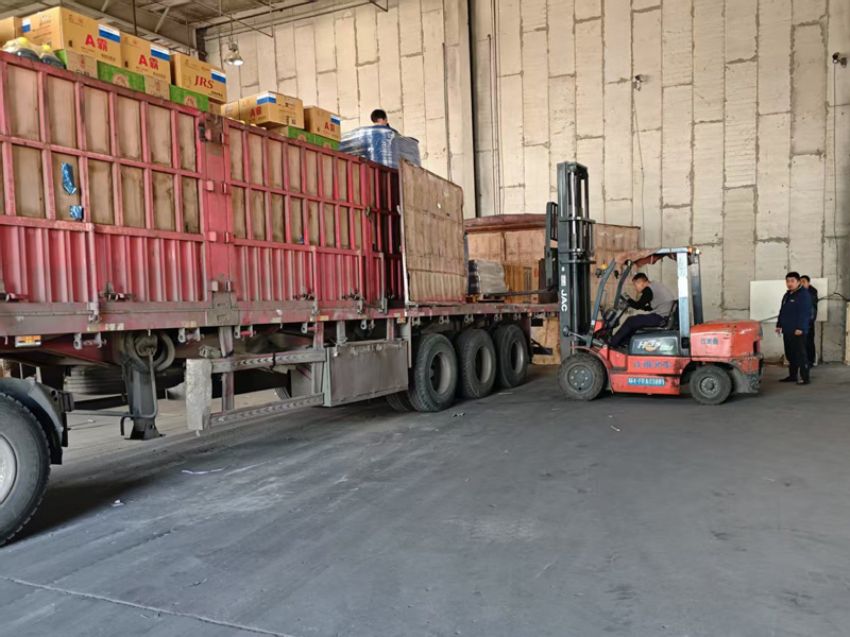 點(diǎn)擊查看詳細(xì)信息<br>標(biāo)題：發(fā)貨現(xiàn)場 閱讀次數(shù)：0