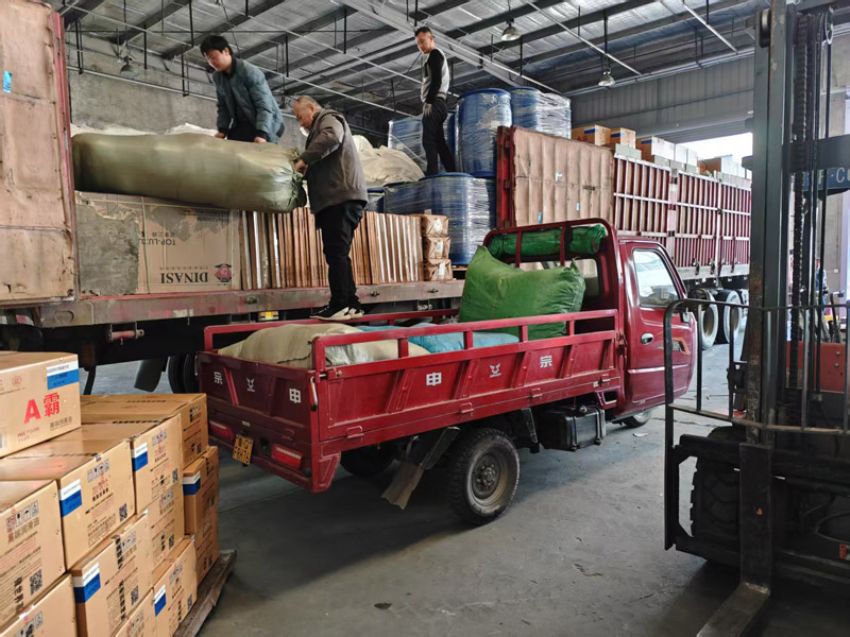 點(diǎn)擊查看詳細(xì)信息<br>標(biāo)題：發(fā)貨現(xiàn)場 閱讀次數(shù)：0